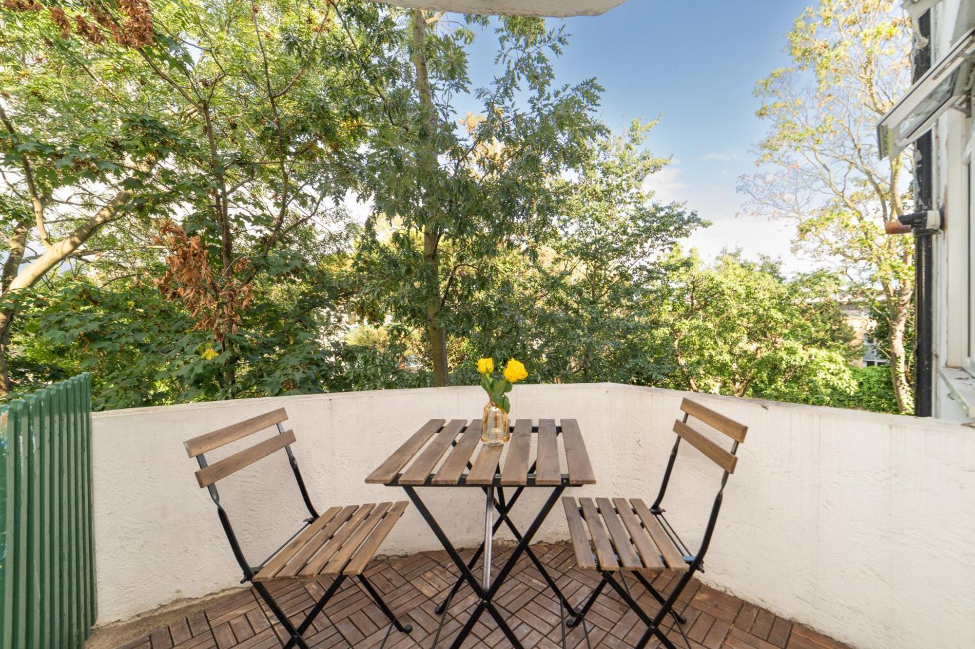 Two Bedroom Apartment By Buonomo Stays Short Lets & Serviced Accommodation In Balham With Balcony London Exterior photo